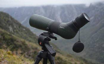 The Advantages of the Spotting Scope Over Binoculars
